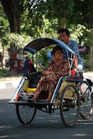 Berkas:Becaksurabaya.jpg