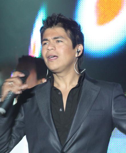 File:Americo en vivo 2.jpg