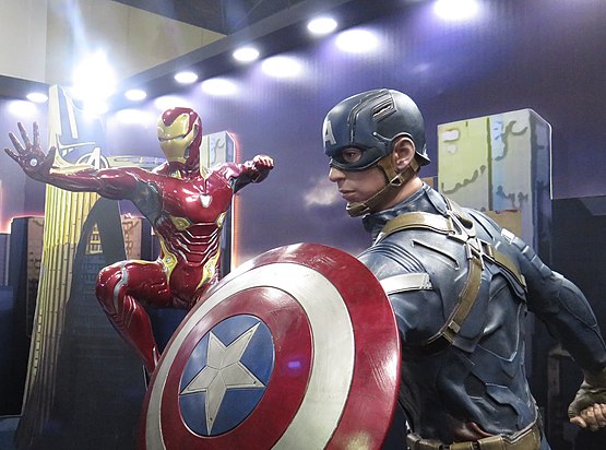 Statues of Iron Man and Captain America at the Marvel Zone. Image: Agastya.