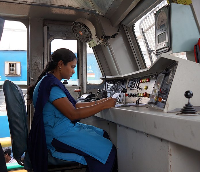 File:All-women crew steers Tippu Express (2).jpg