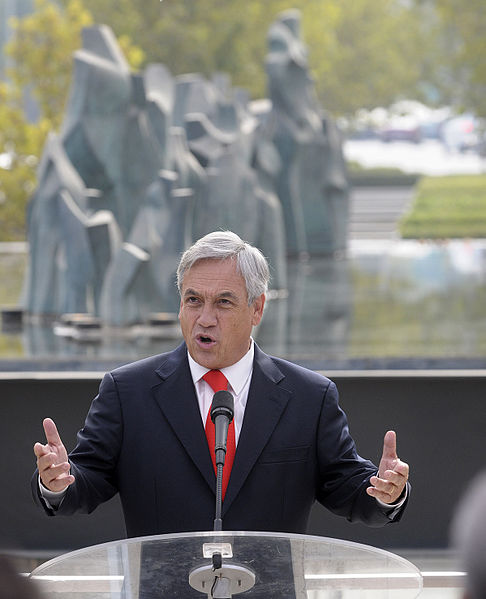 File:Piñera in Homage to Jaime Guzmán.jpg