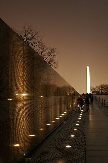 350px-East_Wall_Vietnam_Memorial_VDay.jp