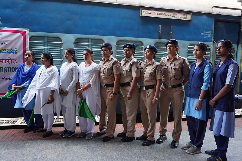 File:All-women crew steers Tippu Express (5).jpg