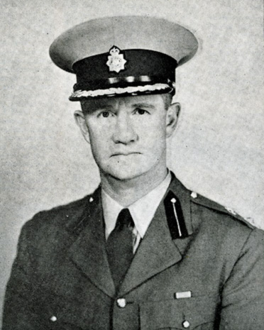 Lêer:Adj-komm JM Keevy, kwartiermeester van die SA Polisie, 1952.jpg