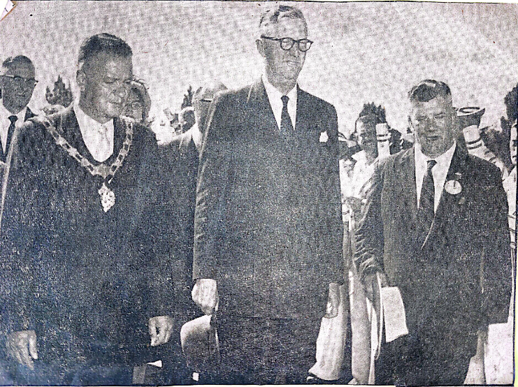 Lêer:C.R. Swart saam met M.P. Prinsloo en A.J.J. Duursema.png