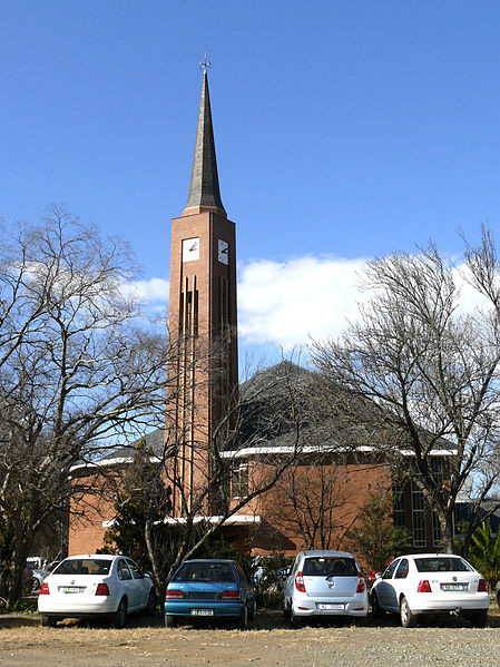 Lêer:NG kerk Queenstown-Tuine.jpg