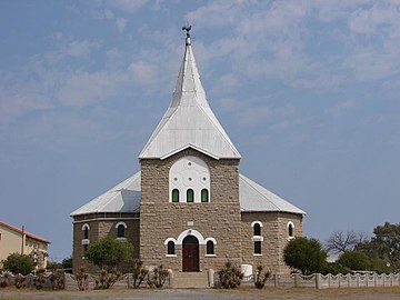 Die NG kerk Kamieskroon is in 1924 ingewy. Dit het £5 000 gekos. Dis die derde van sy soort wat dr. W.P. Steenkamp in Namakwaland laat oprig het, maar die enigste wat Wynand Louw ontwerp het.