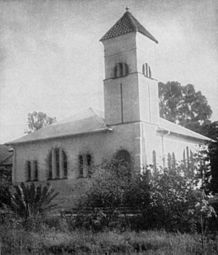 Die Gereformeerde kerk Louis Trichardt, die eerste kerk deur die kerkraad gebruik op 1 Augustus 1937. Dié foto is 21 jaar later geneem.