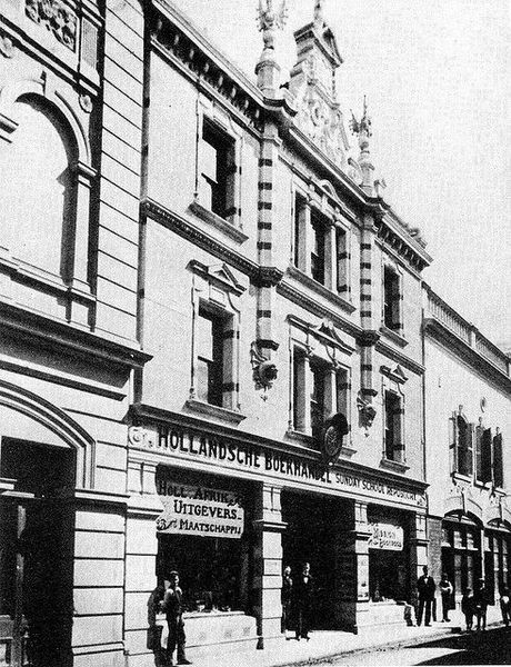 Lêer:HAUM se winkel in Kerkstraat, Kaapstad, vroeë 1900s.jpg