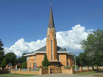 Die NH kerk Standerton. Ds. F.J. van Zyl het die hoeksteen op 20 April 1946 gelê.