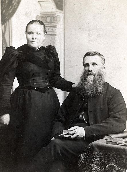 Lêer:Ds CJH Vorster en sy eggenote, Hester Vorster-Postma, gebore De Klerk.jpg