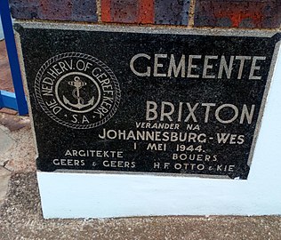 Op die hoeksteen van die NG gemeente Brixton se kerk is met die afstigting van Johannesburg-Wes op 1 Mei 1944 bewoording aangebring om aan te dui dit was van toe af die dogtergemeente se kerk.