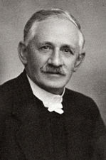Ds. P.A. Alheit, van 1922 tot 1926 die gemeente se eerste "tweede leraar" (’n predikant wat die eerste leraar bystaan).