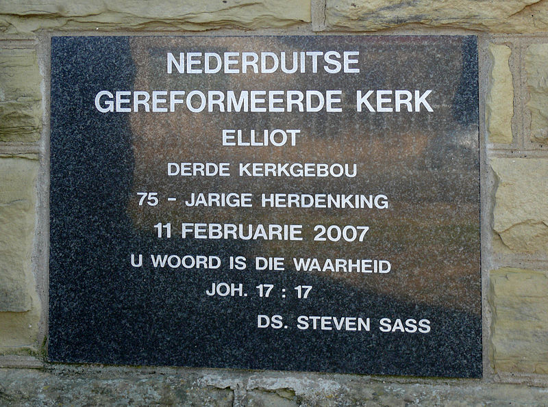 Lêer:Elliot NG kerk driekwarteeu-steen.jpg