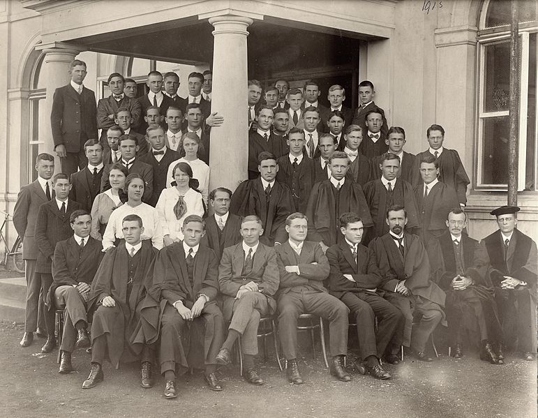 Lêer:Studente en professore van die Teologiese Skool van die GKSA, 1915.jpg