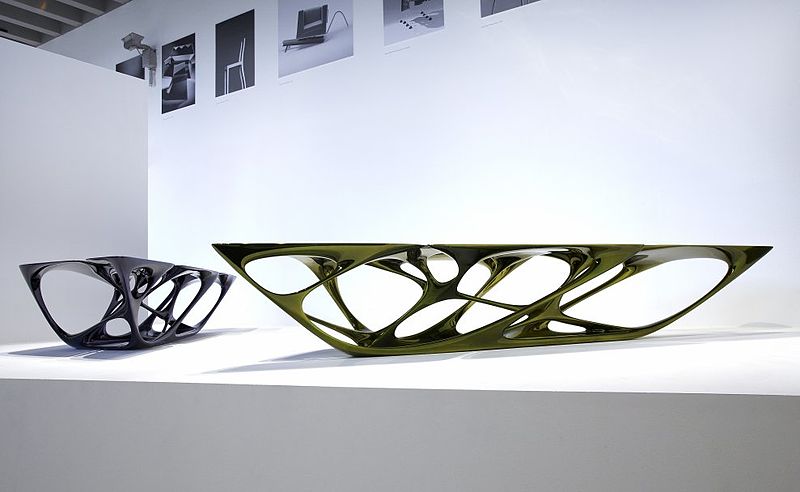 Fayl:Zaha Hadid - Mesa Table.JPG