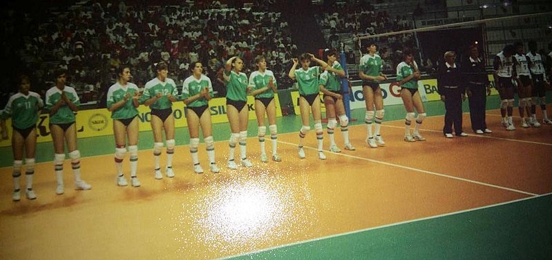 Fayl:Azərbaycan qadın milli voleybol yığması (90-cı illər).jpg