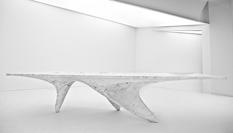Fayl:Zaha Hadid - Luna Table.JPG