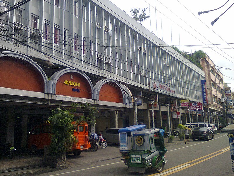 Ladawan:Aristocrat Hotel.jpg