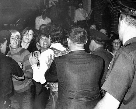 Файл:Stonewall riots.jpg