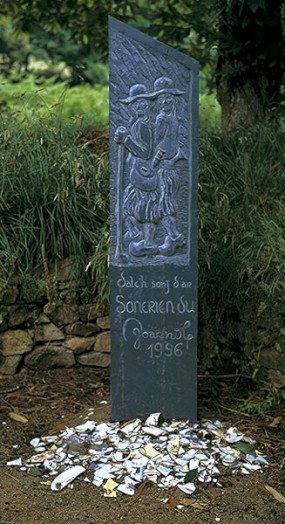 Restr:Stele-des-sonerien-du-pont-l-abbe.jpg