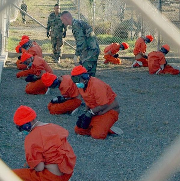 Restr:Dalc'hidiKampX-rayGuantanamo.jpg