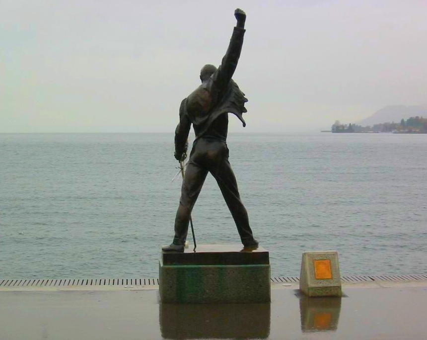 Freddie_Bronzestatue_rueckansicht.jpg