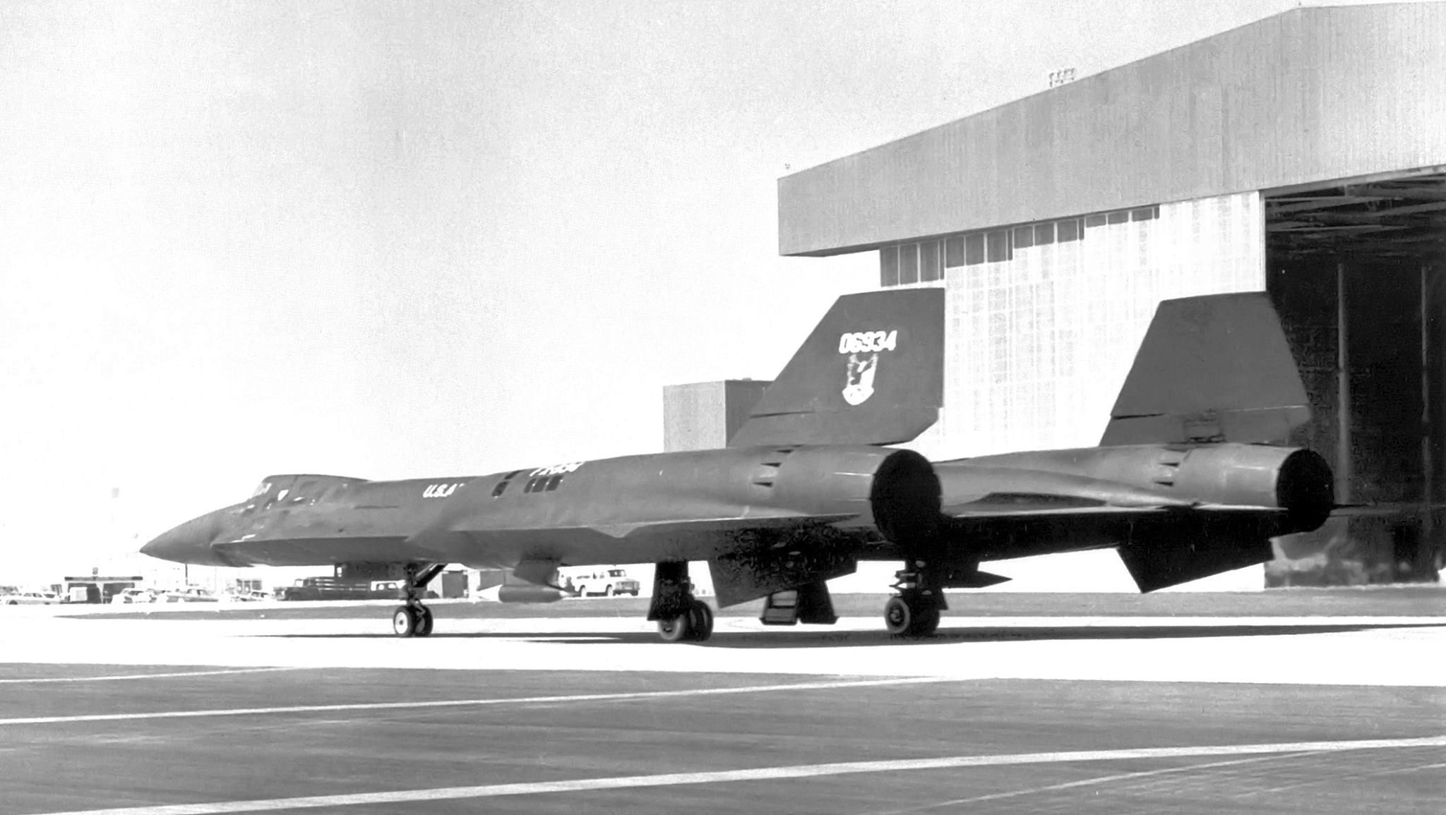 http://upload.wikimedia.org/wikipedia/commons/0/00/Lockheed_YF-12A_60-6934_in_Air_Defense_Command_markings_1963.jpg