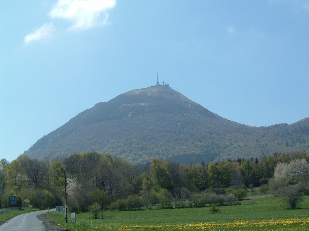 Bajo El Volcan [1984]