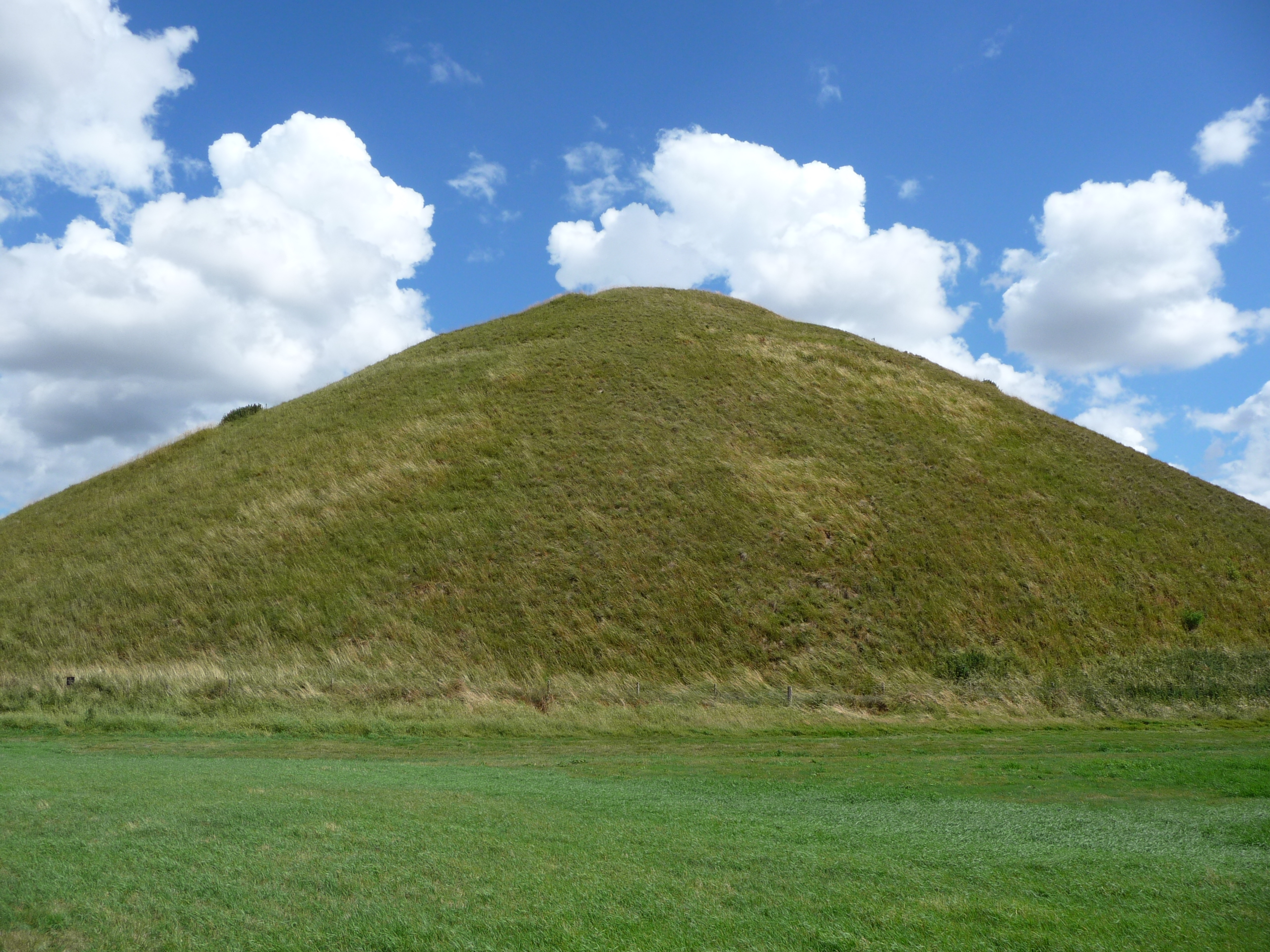 Description Silbury Hill 03.jpg