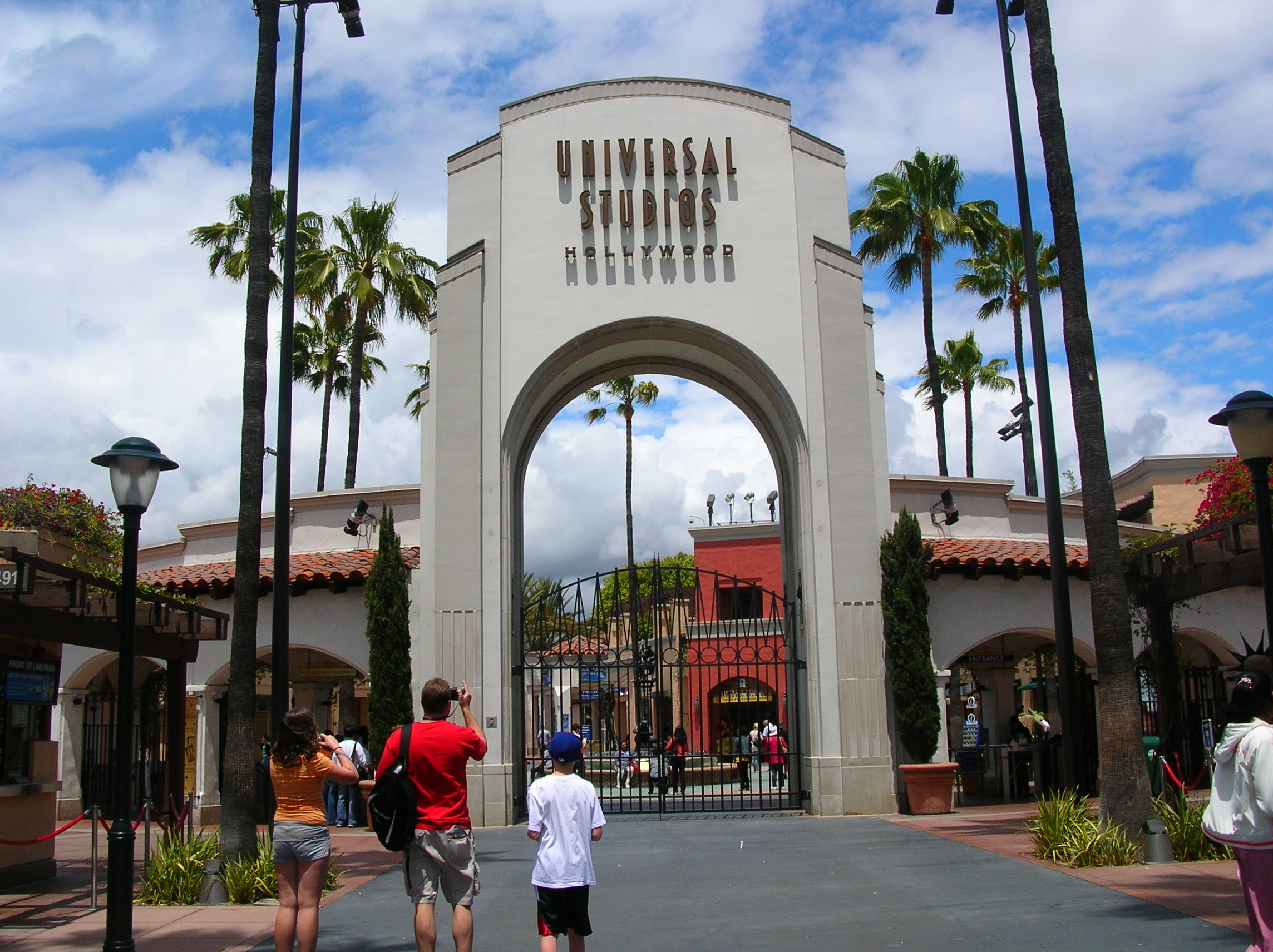 File:Universal Studios Hollywood main entrance after hours 3.JPG