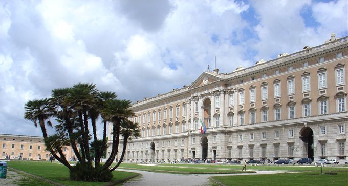 File:Reggia di Caserta4.jpg