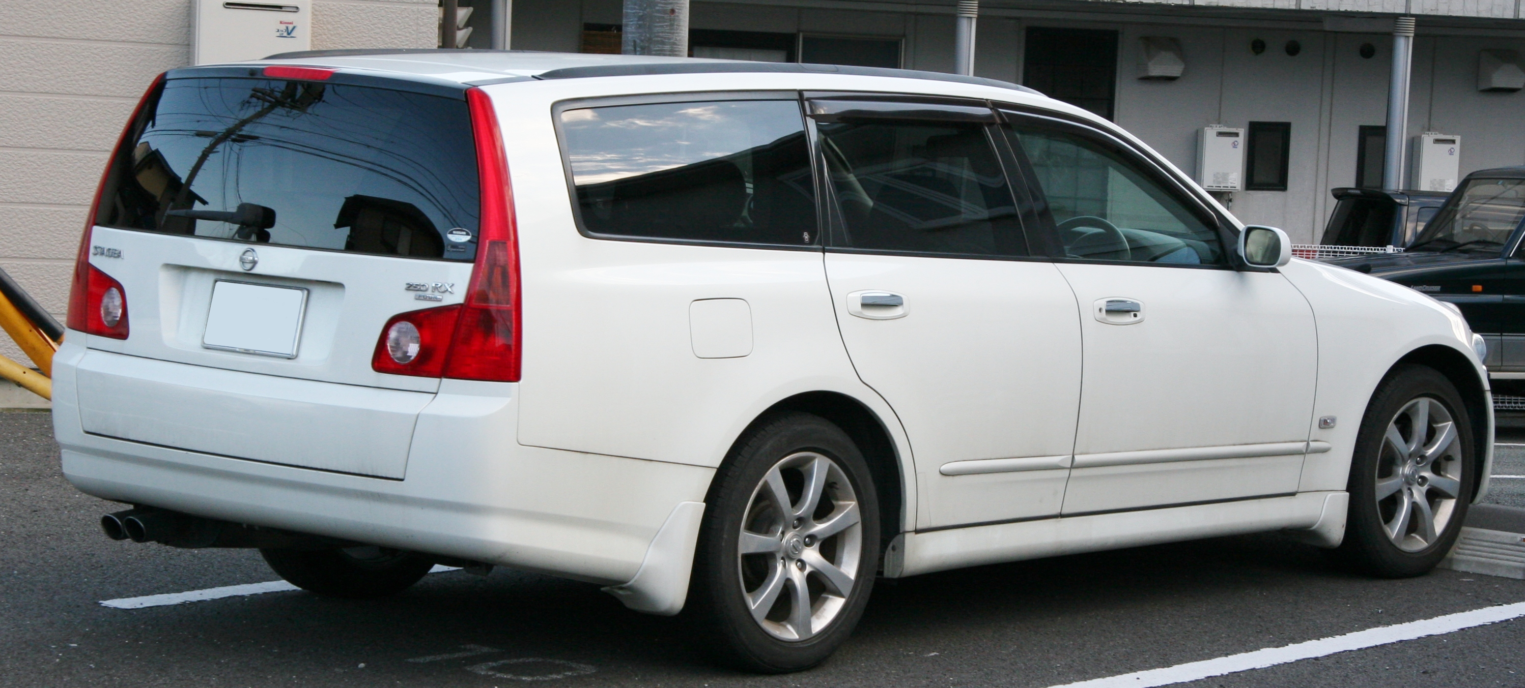 2004-2007_NISSAN_STAGEA_250RX_FOUR_rear.