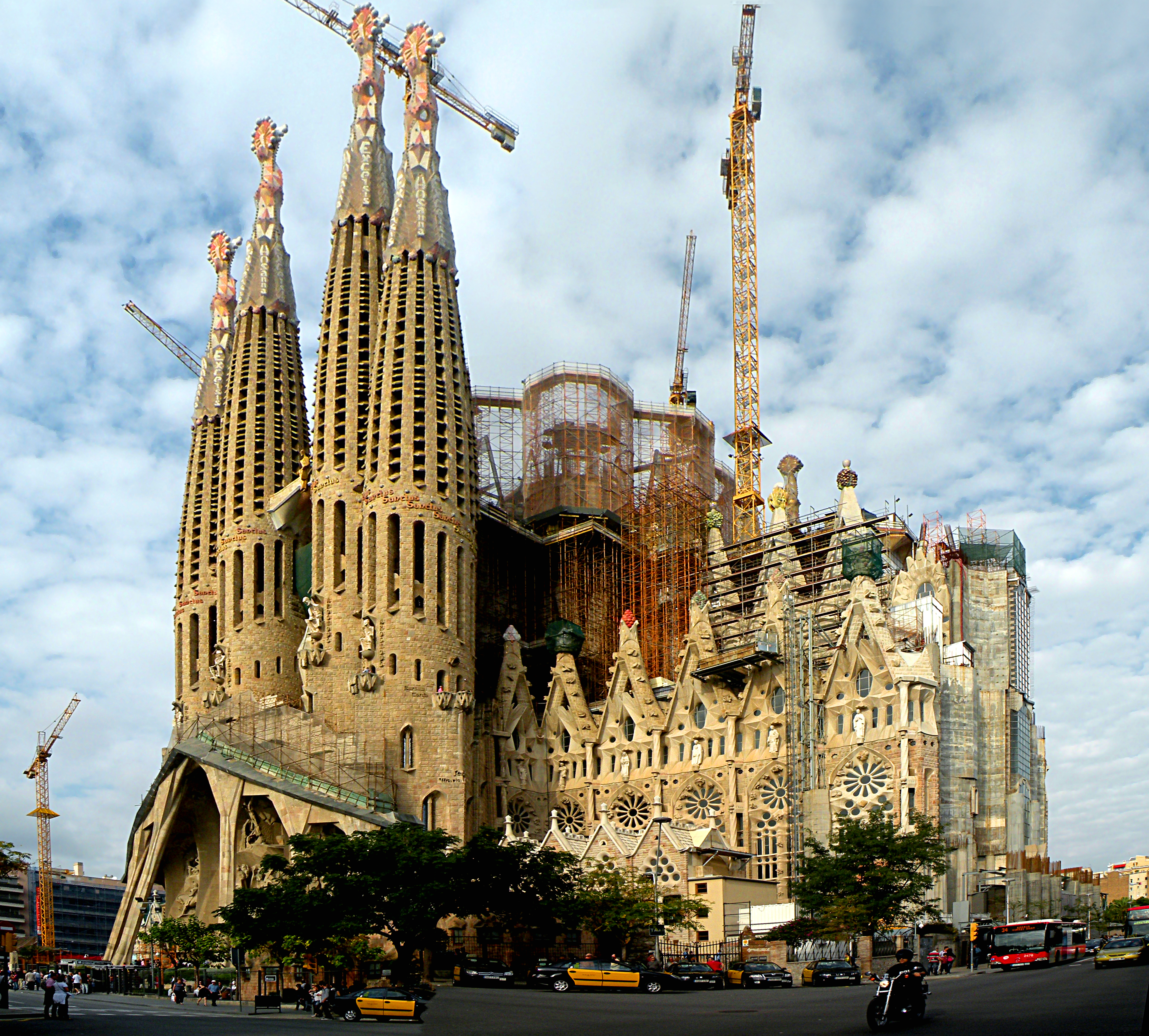 La_Sagrada_Familia_1.jpg?uselang=ru