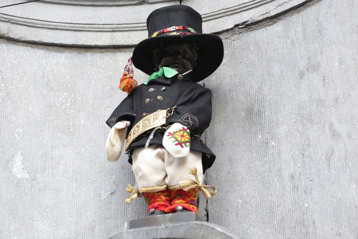 Boy pissing boy small boy pissing Manneken Pis