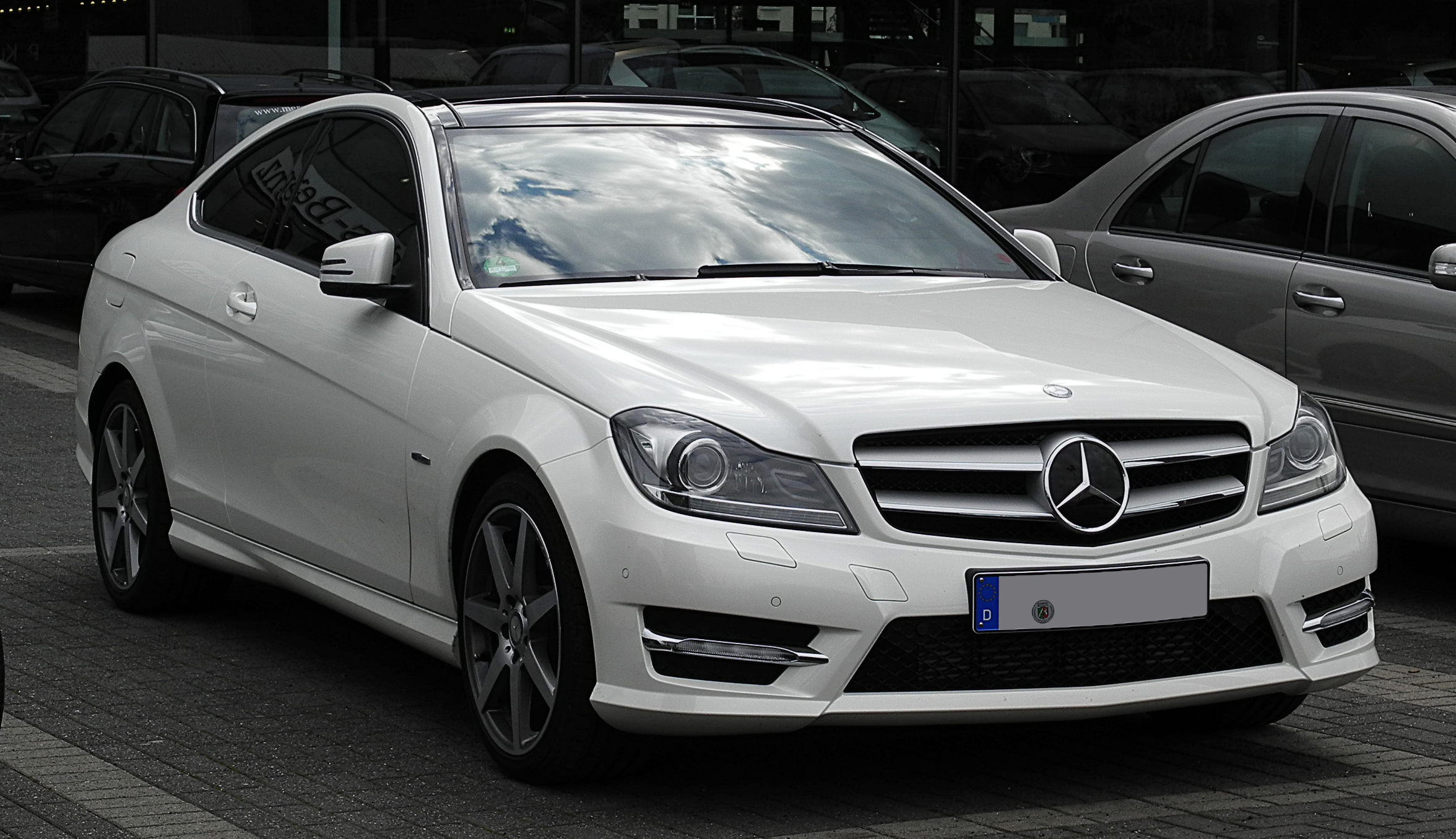 Brendovi  Mercedes-Benz_C_250_CDI_BlueEFFICIENCY_Coup%C3%A9_Edition_1_(C_204)_%E2%80%93_Frontansicht,_2._Juli_2011,_D%C3%BCsseldorf