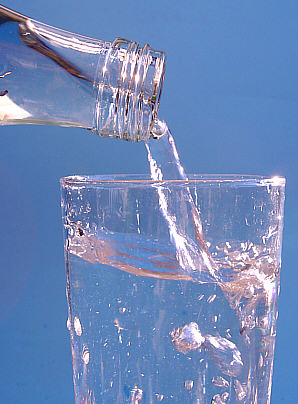 http://upload.wikimedia.org/wikipedia/commons/0/02/Stilles_Mineralwasser.jpg