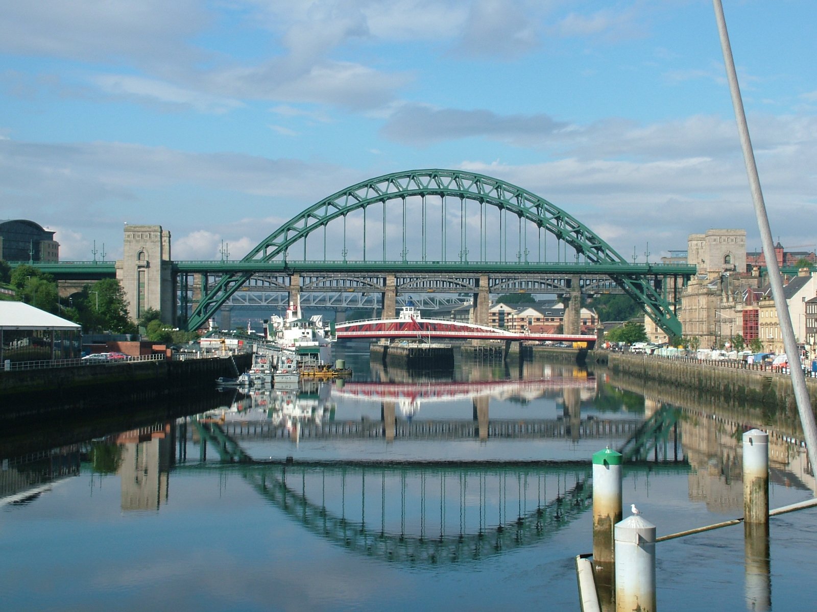 File:Tyne Bridge - Newcastle Upon Tyne - England - 2004-08-14.jpg