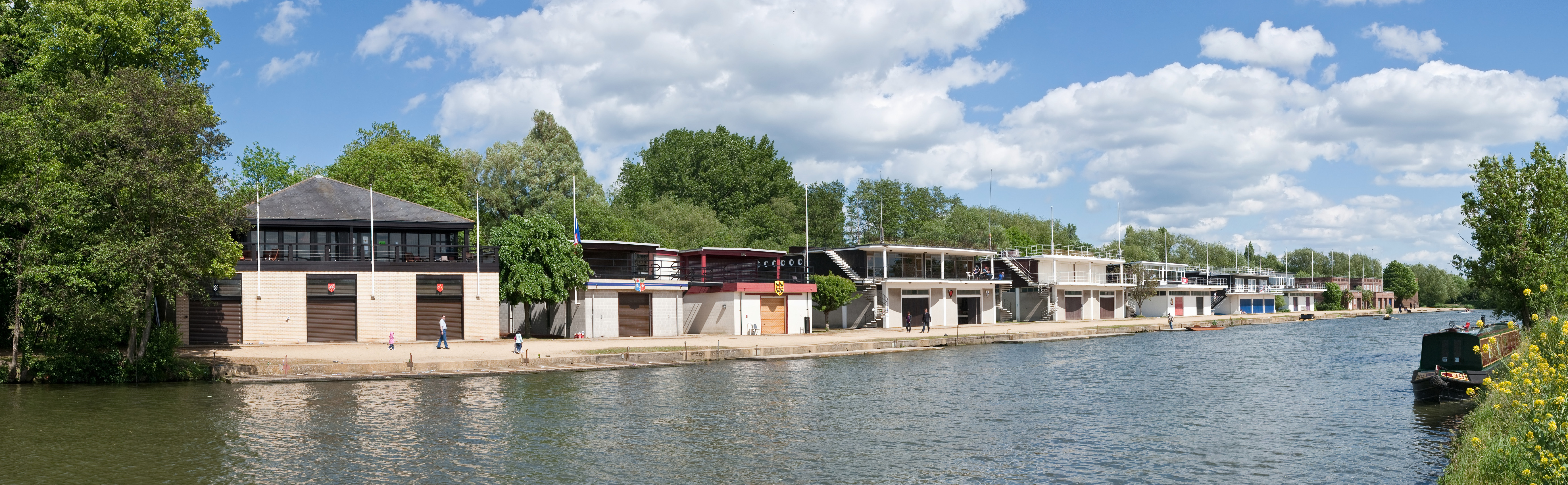 Lago - Treino de remo Oxford_University_College_Boat_Houses_Crop,_England_-_May_2010