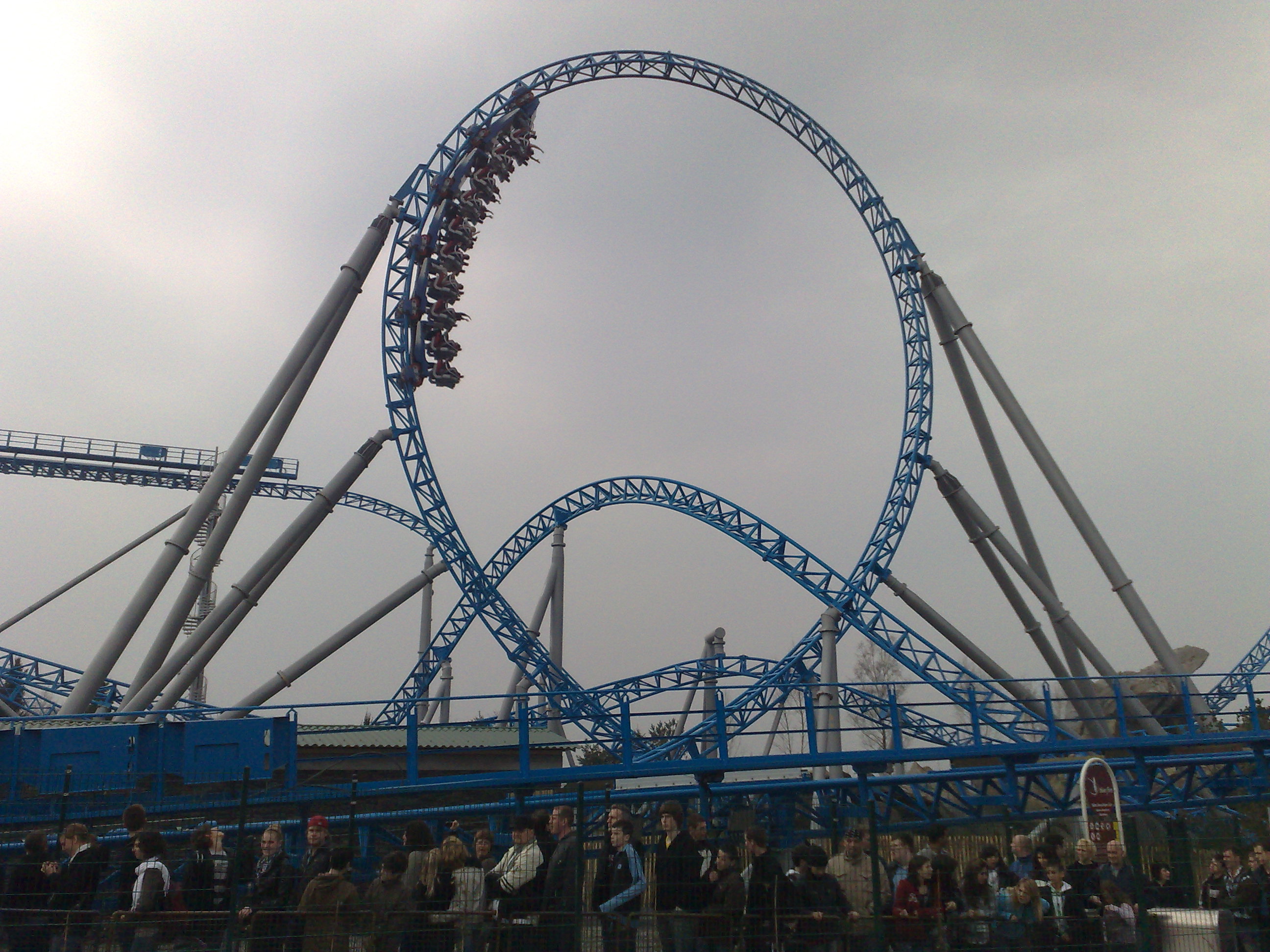 http://upload.wikimedia.org/wikipedia/commons/0/05/Blue_fire_loop.jpg