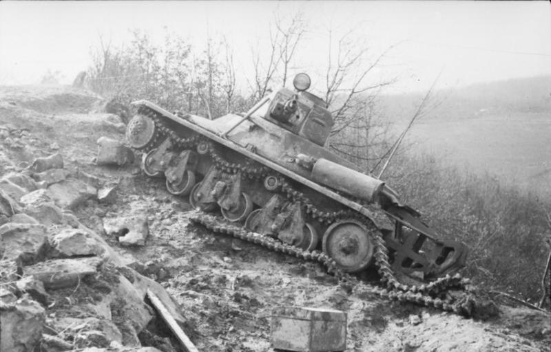 Guérilla et contre-guérilla dans les Balkans [Dossier photo] Bundesarchiv_Bild_101I-173-1101-23,_Balkan,_Beutepanzer_H39