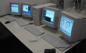 Multi-seat setup showing 4 monitor, keyboard and mouse arrangements attached to a single PC