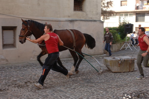 Dragging game with horse in Urnieta, 2008 - Quelle: WikiCommons