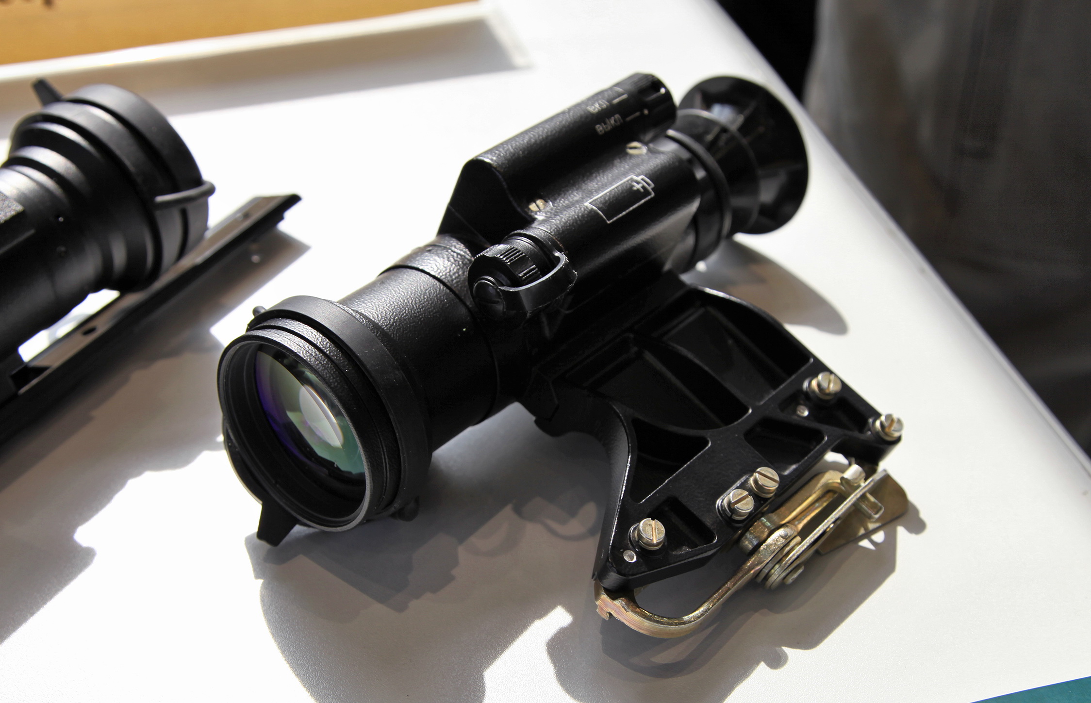 File1PN932 night vision sight.jpg Wikimedia Commons