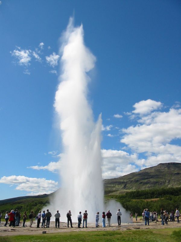 Strokkur%2C_Iceland.jpg