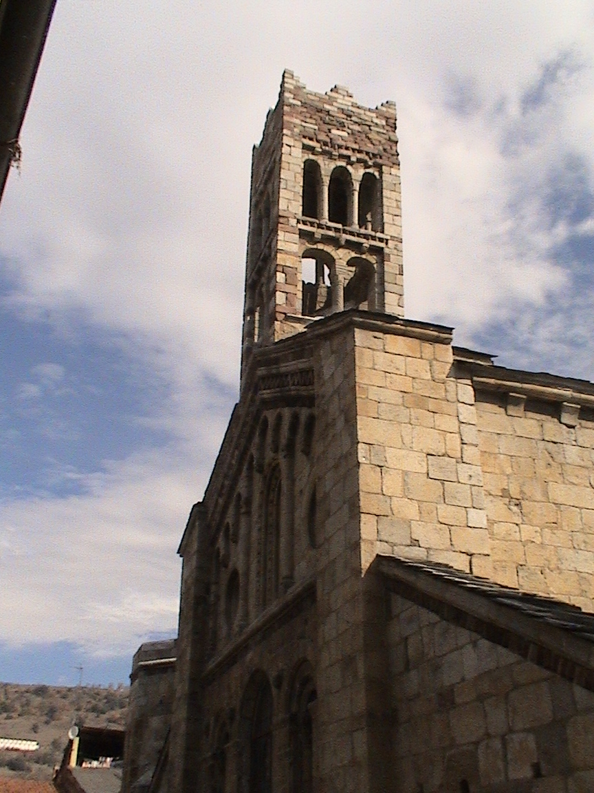 La vieille ville médiévale de La Seu d Urgell se blottit au pied de la cathédrale Santa Maria merveille du style lombardo catalan b¢tie en 1175