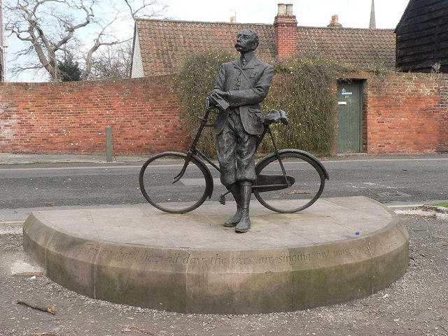 Bicikl kao spomenik , skulptura ili fenomen Hereford,_Sir_Edward_Elgar_-_geograph.org.uk_-_636851