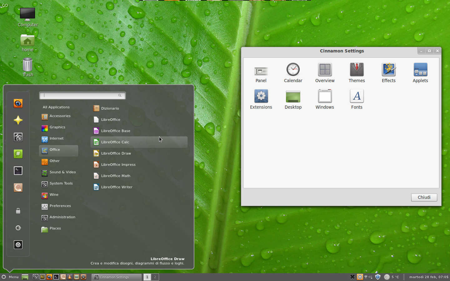 http://upload.wikimedia.org/wikipedia/commons/0/07/Linux_Mint_12_with_Cinnamon.png