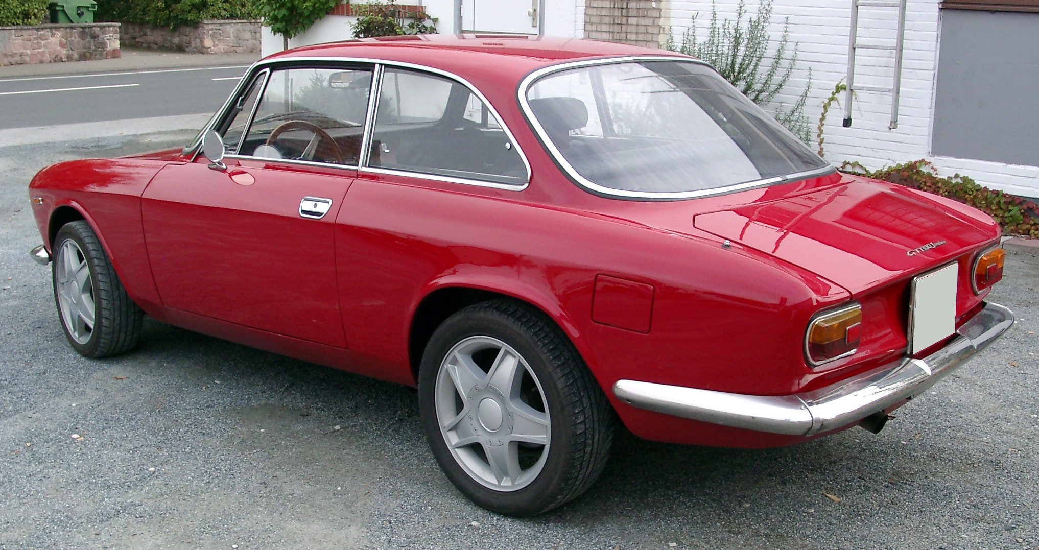 Alfa_Romeo_GT1300_Junior_rear_20071002.jpg