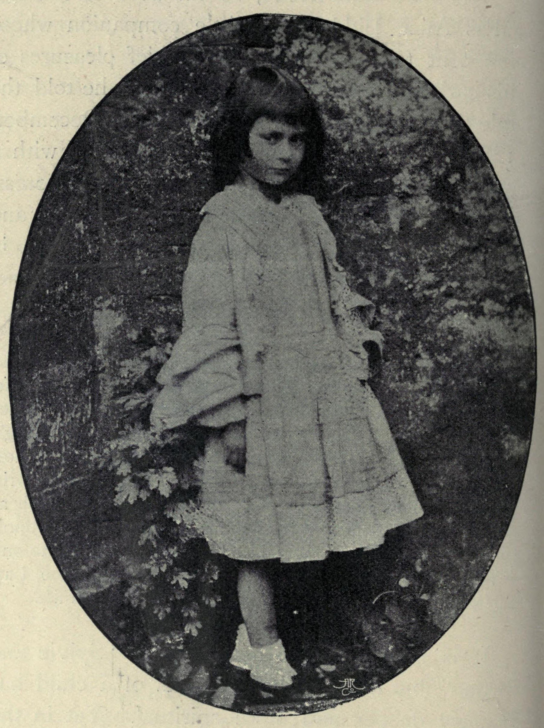 http://upload.wikimedia.org/wikipedia/commons/0/08/Alice_Liddell_by_Lewis_Carroll.jpg